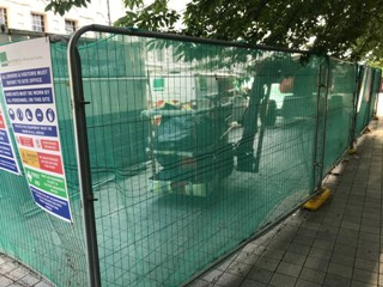 Debris Netting 70gsm – Heavy Duty Wind Resistant Mesh Roll for Scaffolding, Site Safety and Construction Barriers