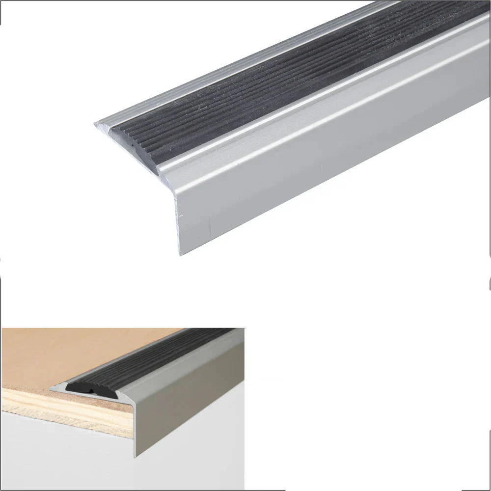 Silver stair tread with black rubber on a white background, featuring product details.